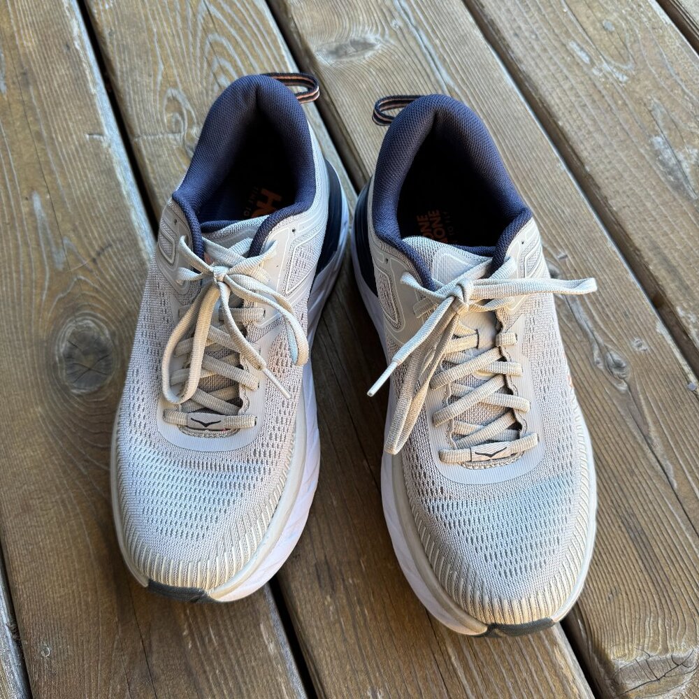 HOKA Bondi 7 Gray Lightweight Walking Athleisure Sneaker in Women's 8